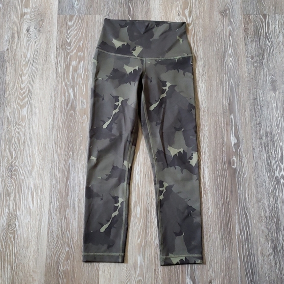 Lululemon Gator Palm Party WU Crop High Rise - Picture 2 of 7